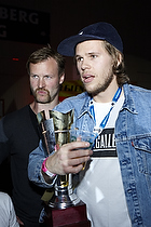 Mikkel Hansen (AG Kbenhavn) med pokalen, Sren Herskind, cheftrner (AG Kbenhavn)