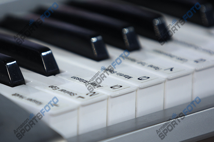 Keyboard med spiller sange p tangenterne