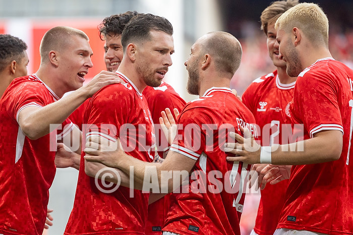 Pierre Emilie H�jbjerg, m�lscorer  (Danmark), Christian Eriksen  (Danmark)