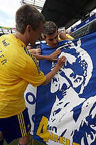 Per Nielsen (Brndby IF) skriver autografer til fans