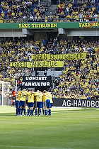 Brndbyfans p Faxetribunen med banneret med teksten "Unsket fankultur", "Ingen rettigheder" og "Ingen fankultur"