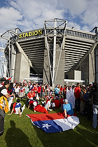 Chilenske fodboldfans foran Brndby Stadion