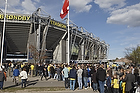 K� med br�ndbyfans ved indgangen til Faxetribunen