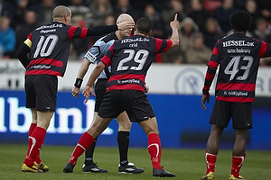 Emil Laursen, dommer, Mikkel Thygesen (FC Midtjylland), Winston Reid (FC Midtjylland)