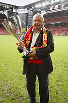 Allan K. Pedersen (FC Nordsjlland) med pokalen