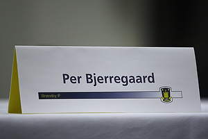 Navneskilt til Per Bjerregaard, formand (Brndby IF)