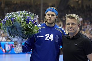 Mikkel Hansen (AG Kbenhavn) med blomster