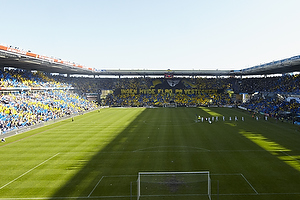 Oversigtsbilled af FCK spillerne l�ber ind til stor br�ndbytifo