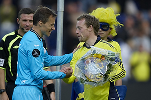 Blomster fra Michael Krohn-Dehli, anfrer (Brndby IF) til Nicolai Stokholm (FC Nordsjlland) som tillykke med pokaltitlen 2011
