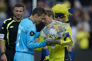 Blomster fra Michael Krohn-Dehli, anfrer (Brndby IF) til Nicolai Stokholm (FC Nordsjlland) som tillykke med pokaltitlen 2011