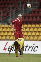 Andreas Bjelland (FC Nordsjlland) med hovedforbinding, Gilberto Macena (AC Horsens)