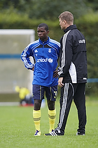 Sifiso Myeni (Brndby IF), Peer F. Hansen, assistenttrner (Brndby IF)