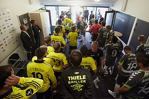 Brndby IF og AC Horsens i spillertunnellen inden kickoff
