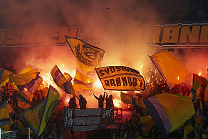 Br�ndbyfans p� Sydsiden affyrer romerlys 