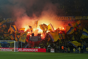Br�ndbyfans p� Sydsiden affyrer romerlys 