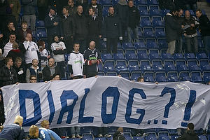 Agf-fans med banner der siger dialog?