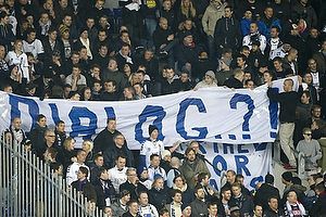 Agf-fans med banner med teksten: Dialog