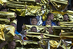 FCN-fans med guld tifo