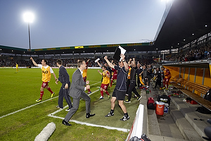 Kasper Hjulmand, cheftrner (FC Nordsjlland) jubler p trnerbnken over mesterskabet.