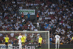 FCK-fans sidder og ser fodbold
