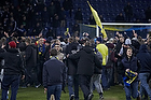 Pitchinvasion p Brndby Stadion hvor fans lber ind p banen efter kampen