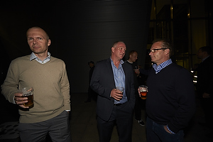 Ole Bjur, sportschef (Brndby IF), John Faxe Jensen (Brndby IF), Tommy Sommer Hkansson, adm. direktr (Brndby IF) med en fadl