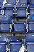 Smadrede sder p udebaneafsnittet p Brndby Stadion hvor FCK-fans har siddet.