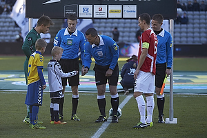 Michael Tykgaard, dommer, Steffen Rasmussen, anfrer (Agf), Henrik Madsen, anfrer (FC Vestsjlland)
