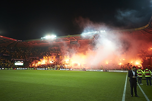 Sydsiden kl�dt i flag og romerlys