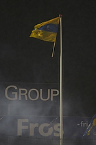 Brndbyflag hejst op i en flagstang
