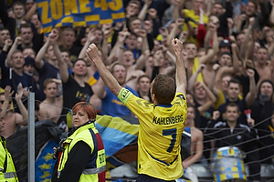 Thomas Kahlenberg (Brndby IF) hilser p brndbys fans