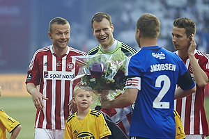Lars Jacobsen, anfrer (FC Kbenhavn) nsker Rasmus Wrtz, anfrer (Aab) og Aab tillykke med mesterskabet