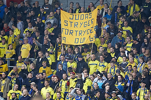 Brndbyfans med banner til Jens Stryger Larsen (FC Nordsjlland)