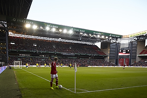 Christian Eriksen (Danmark) sparker hjrnespark i Parken