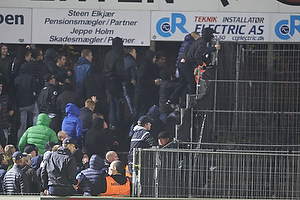 FCK-fans hnger i hegnet