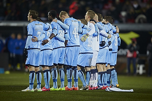 Randers FC-spillerne holder 1. minuts stilhed for at markere weekendens terrorangreb i Kbenhavn