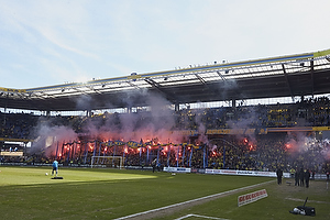 Br�ndbyfans p� Sydsiden med romerlys