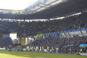 De to hold gr ind p et fyldt Brndby Stadion