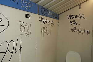 Grafiti p udebaneafsnittet p Brndby Stadion efter derbyet imellem Brndby IF og FC Kbenhavn