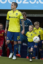 Daniel Agger, anfrer (Brndby IF) og dagens maskot David Cortsen (U-8.2)