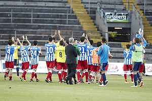 Spillerne fra AC Juvenes-Dogana hilser p Brndbyfans