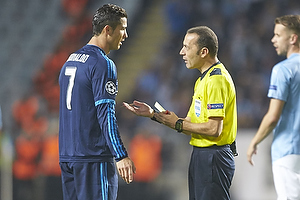 Cristiano Ronaldo, anfrer (Real Madrid CF), Cuneyt Cakır, dommer