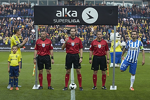 Daniel Agger, anfrer (Brndby IF), Michael Johansen, dommer, Magnus Lekven, anfrer (Esbjerg fB)