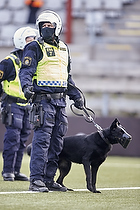 Svensk politi med hund