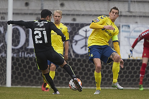 Daniel Agger, anfrer (Brndby IF), Osama Akharraz (Viborg FF)