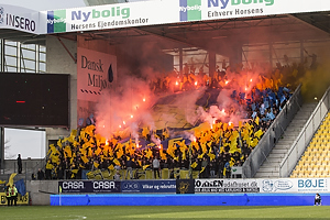 Brndbyfans med tifo