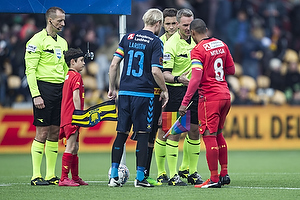 Johan Larsson, anfrer (Brndby IF), Jakob Kehlet, dommer, Patrick Mtiliga, anfrer (FC Nordsjlland)