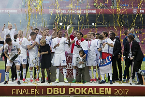 Mathias Zanka Jrgensen (FC Kbenhavn) lfter DBU Pokalen