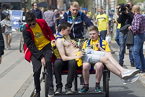 Br�ndbyfans p� cykel