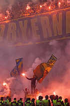 Br�ndbyfans med romerlysshow